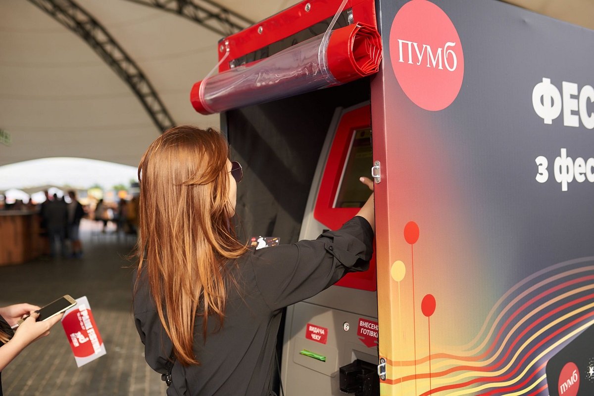 Банк ПУМБ согласился вернуть своим клиентам деньги, которые были украдены мошенниками