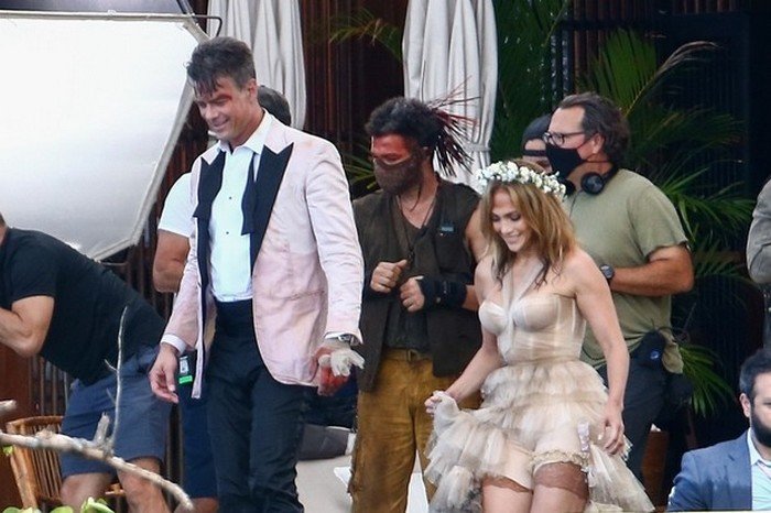 В Сеть попали фото Дженнифер Лопес в свадебном платье, но с другим женихом