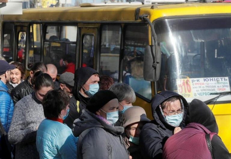 Общественный транспорт в столице нарушает правила локдауна: в маршрутках и метро не протолкнуться  - today.ua
