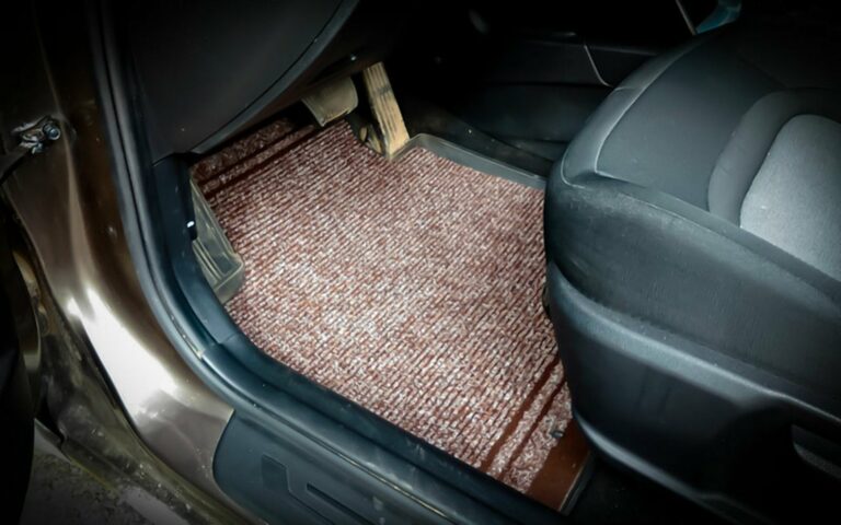 Лайфхак для економних: килимки в машину своїми руками - today.ua