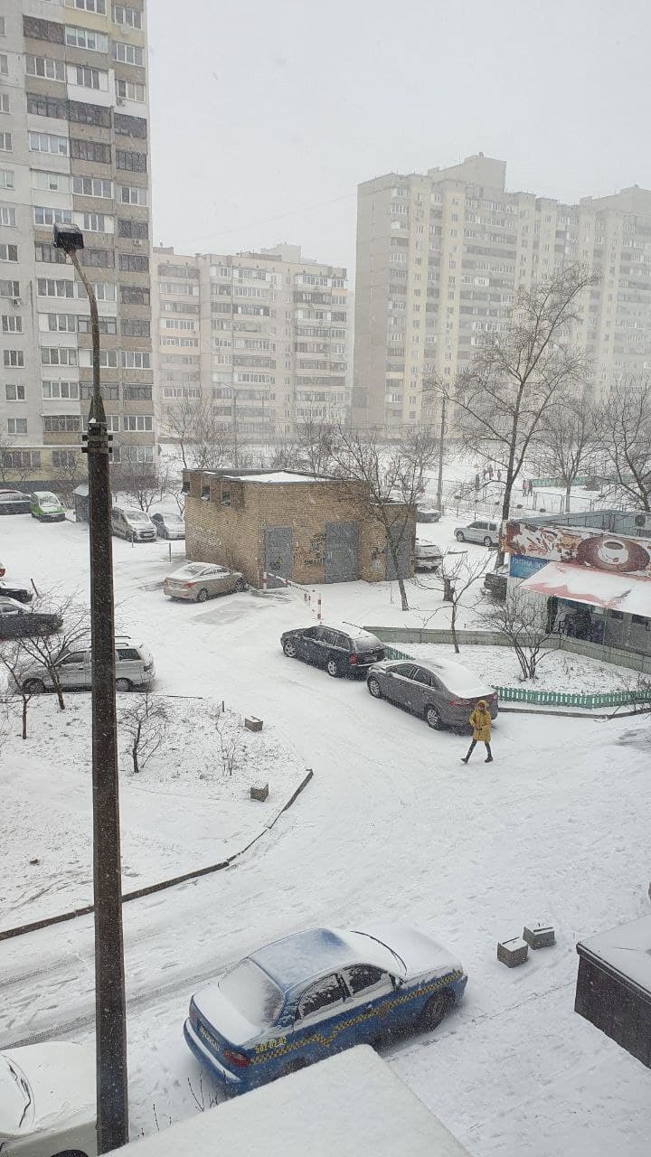 В Киеве, из-за непогоды, объявили короткий рабочий день