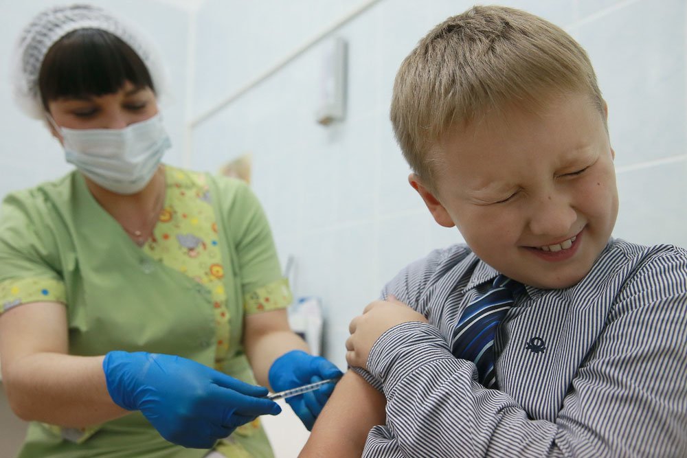 Верховный суд запретил посещать школы и детсады детям без прививок