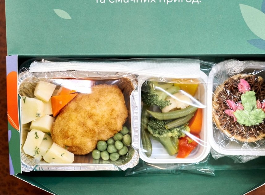 Стало відомо, чим "Укрзалізниця" годує своїх пасажирів