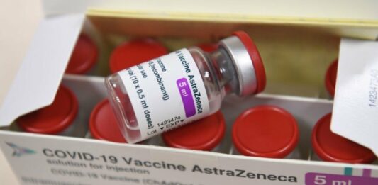 Вакцину AstraZeneca схвалили до подальшого використання в Європі, проте питання до неї залишаються - today.ua