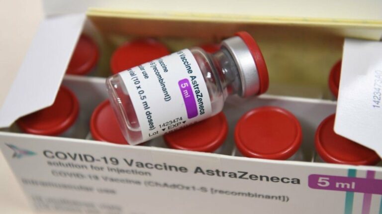 Вакцину AstraZeneca одобрили к дальнейшему использованию в Европе, однако вопросы к ней остаются - today.ua