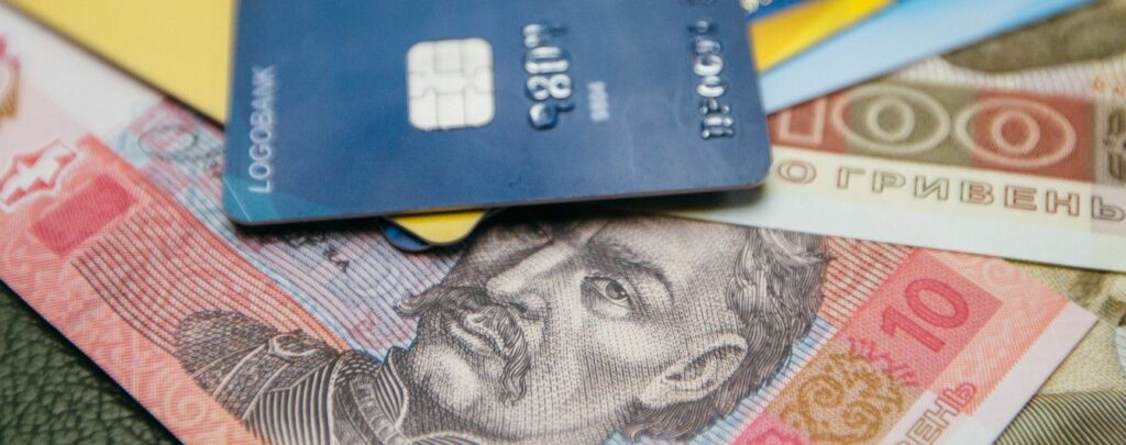 В Украине могут прекратиться выплаты зарплат и пенсий