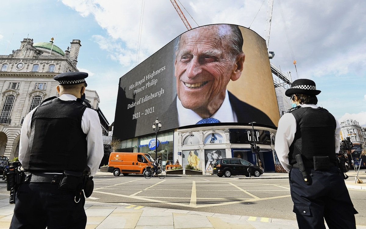 Похорон чоловіка Єлизавети II: принца Філіпа провели в останню путь без державних почестей