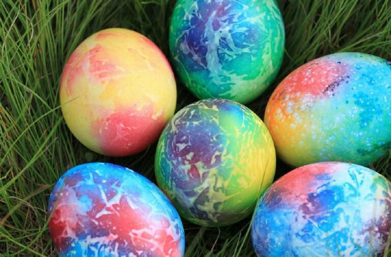 ТОП-3 незвичайних способи пофарбувати яйця на Великдень без використання хімічних барвників - today.ua