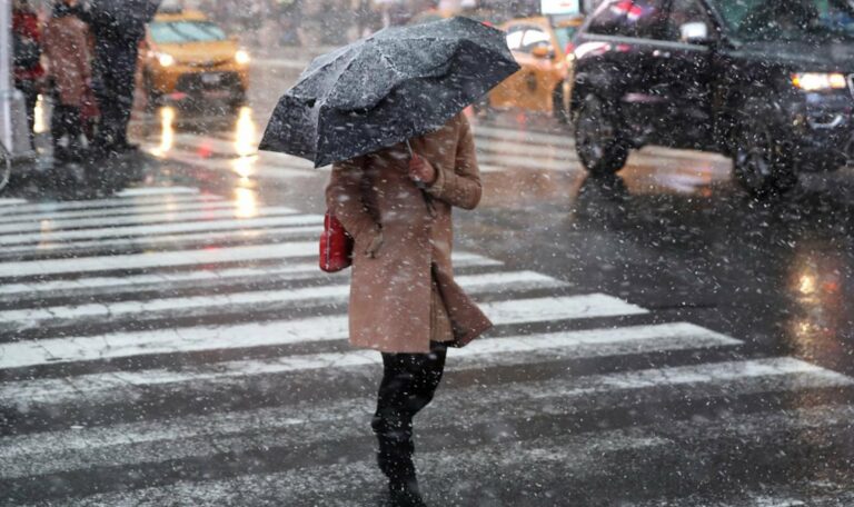 В Україні до кінця тижня різко погіршиться погода: синоптики передають сніг і похолодання до +3 градусів - today.ua