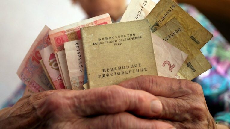 В Україні не вистачає грошей на виплату пенсій: витрати ПФУ перевищили доходи на 7,5 млрд гривень - today.ua