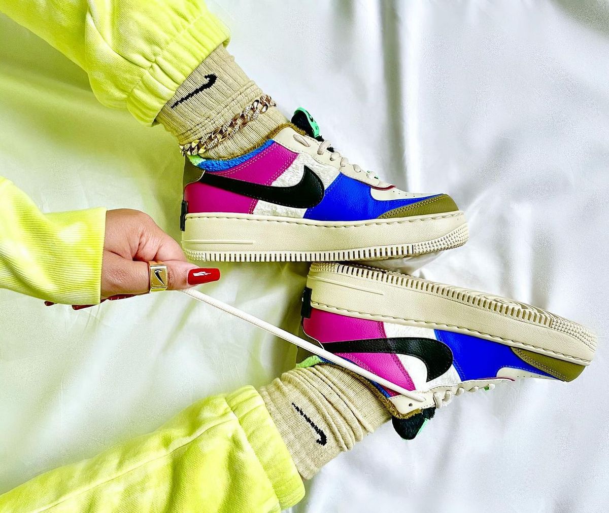 Маникюр под кроссовки - новый тренд в нейл-дизайне - today.ua