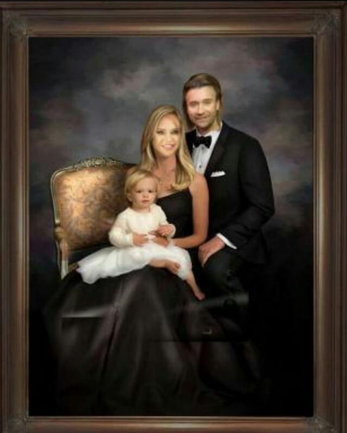 Семейный портрет Олега Винника: певец с женой и ребенком произвел фурор на публику