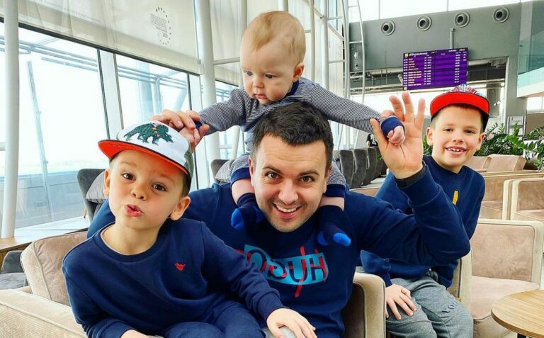 Григорий Решетник рассказал о путешествии с тремя маленькими детьми: “Хочу развеять стереотип“ - today.ua