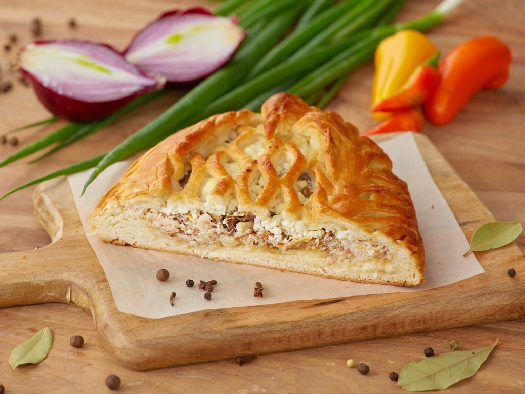 Рибний пиріг на Вербну неділю 2021: рецепт пісного частування до святкового столу