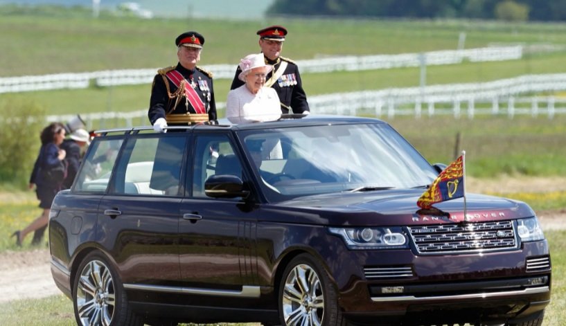 Автопарк королевы Англии: на каких авто ездит Елизавета II