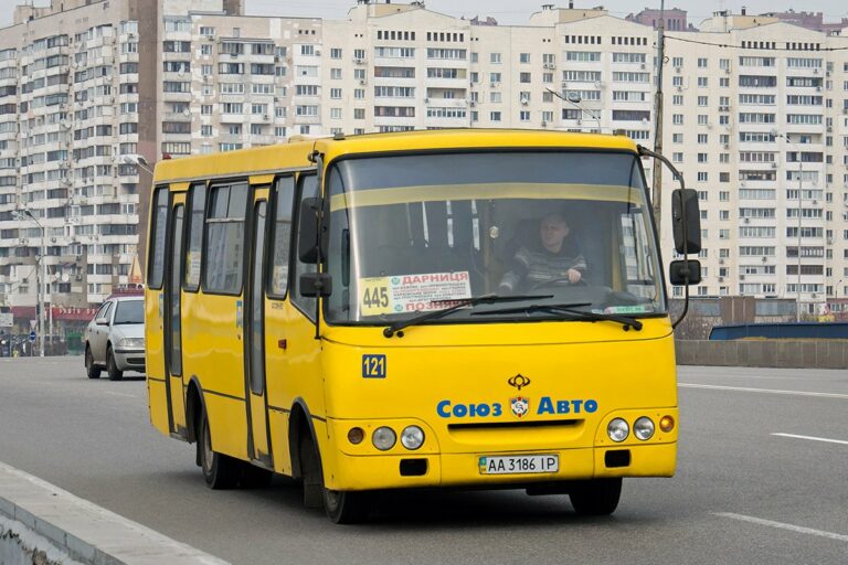 В Киеве начали массово увольняться водители маршруток: перевозчикам грозит банкротство  - today.ua