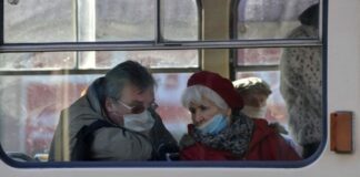 Проезд льготников в общественном транспорте отменят: что украинцам пообещали взамен     - today.ua
