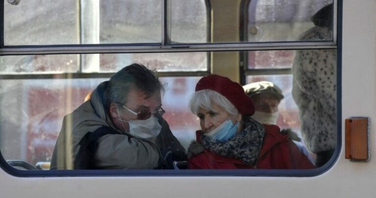 Проїзд пільговиків у громадському транспорті скасують: що українцям пообіцяли натомість - today.ua