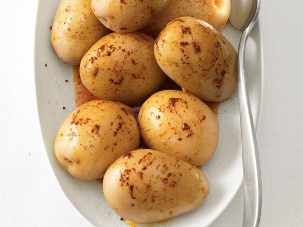 Запеченный картофель в кисло-сладком соусе: рецепт пикантного блюда в Великий пост 