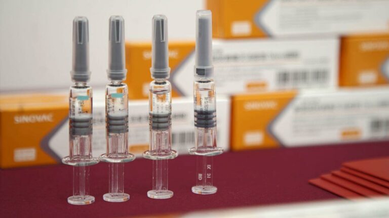В Украине началась вакцинация от коронавируса китайским препаратом CoronaVac: что о нем известно - today.ua