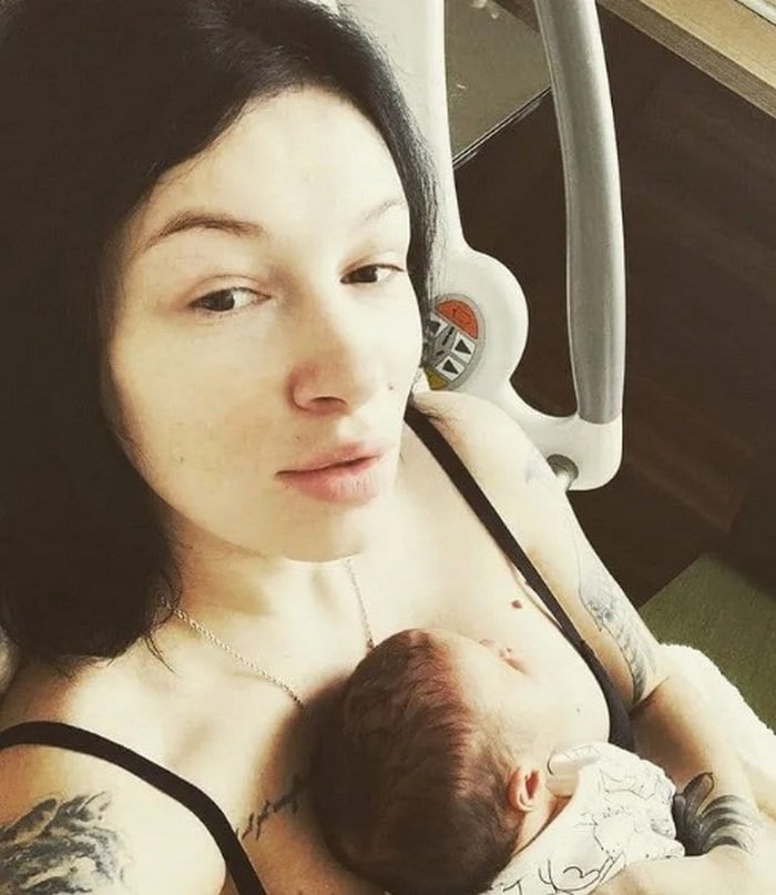Анастасія Приходько показала фото з пологового будинку з новонародженим малюком