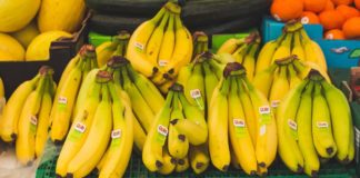 Черви в перезрелом банане: химик исследовал, что творится в мякоти чернеющего плода - today.ua