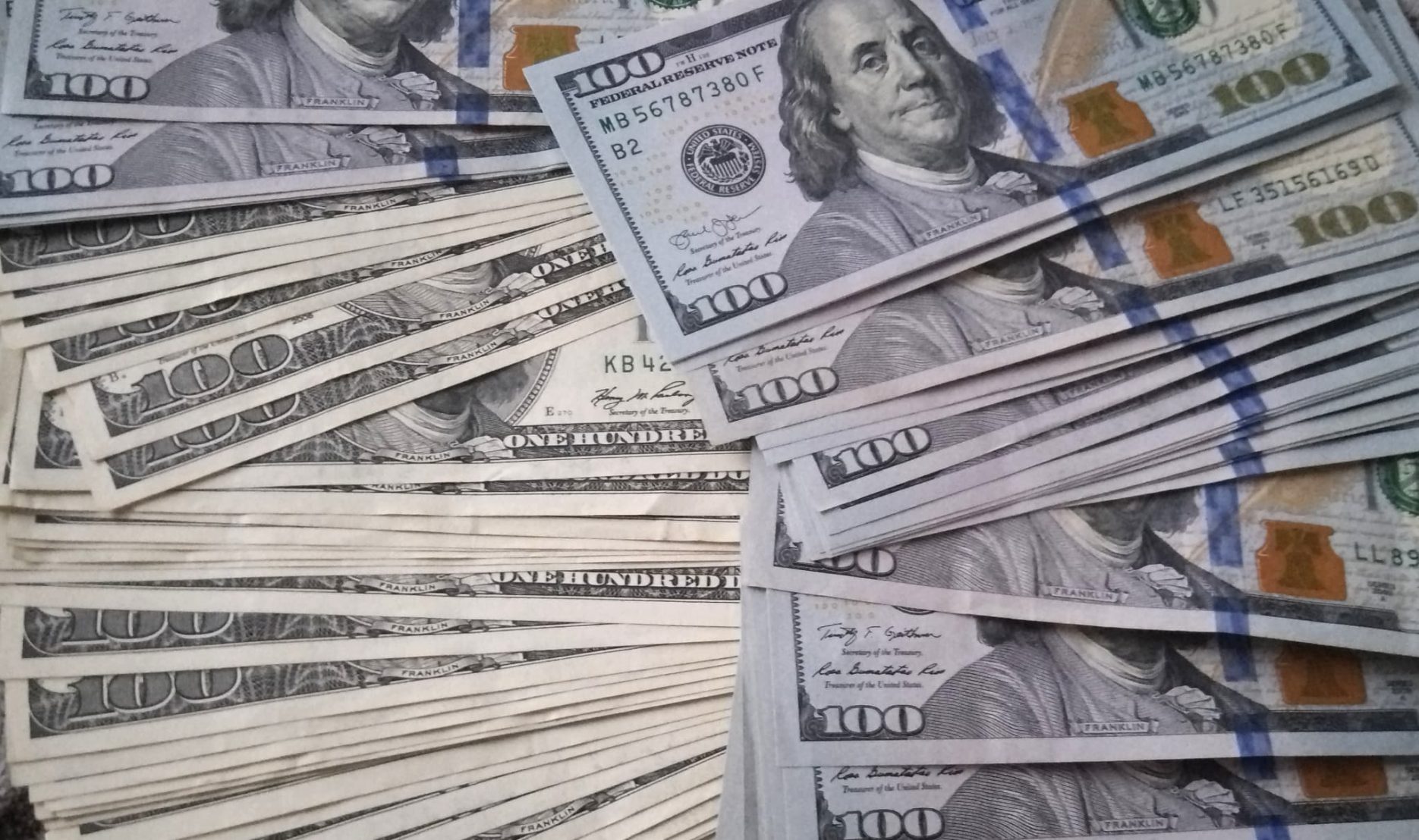 В Украине массово возвращают деньги с банковских депозитов до окончания срока вклада: стала известна причина - today.ua