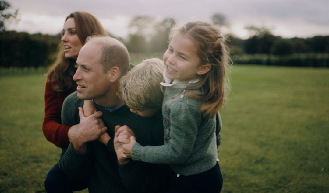 Кейт Миддлтон и принц Уильям показали милое домашнее видео с участием своих детей