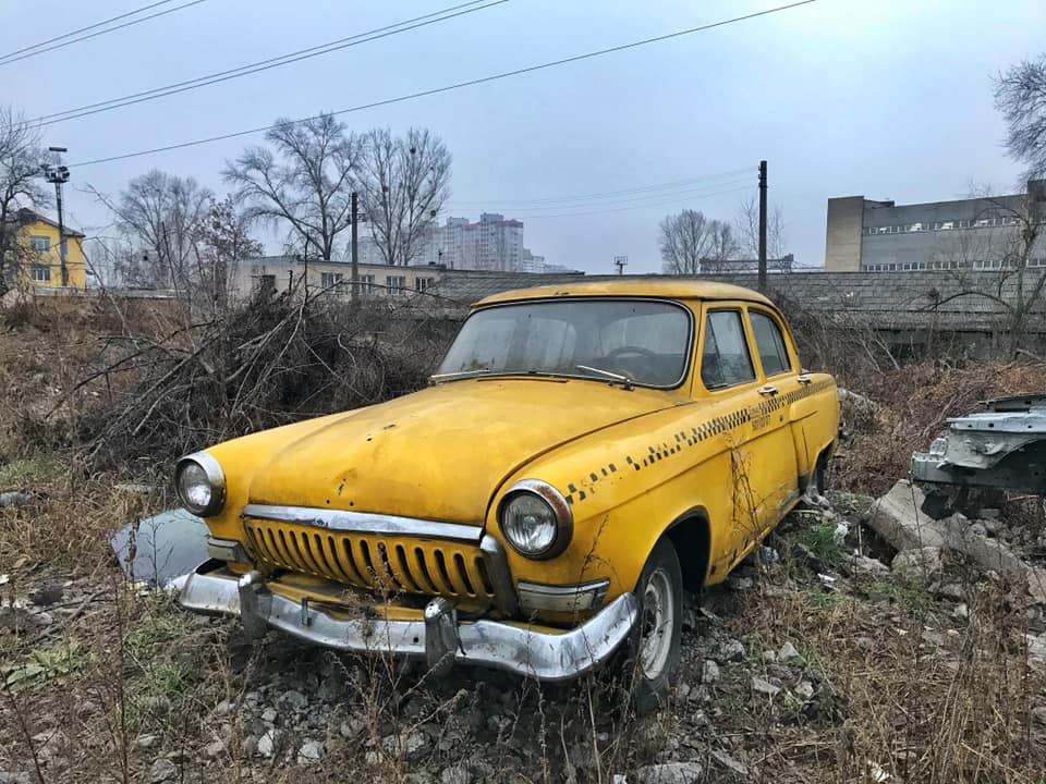 У Києві знайшли «кладовище» старих автомобілів