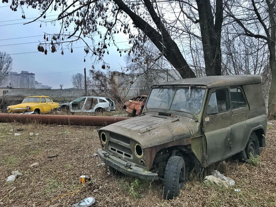 У Києві знайшли «кладовище» старих автомобілів