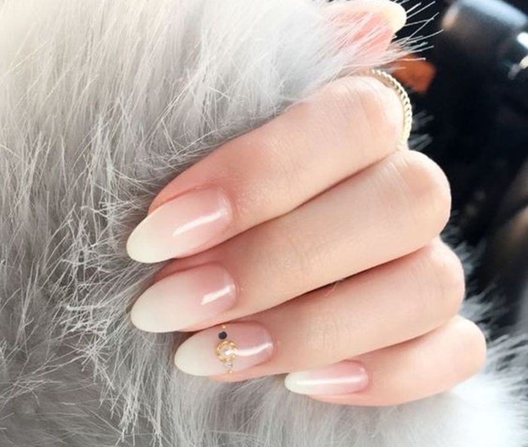 Прозрачный маникюр 2021: последние тренды сезона среди модниц - today.ua