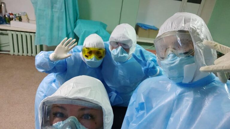 Медик назвал зарплату врачей в ковидных отделениях: “Это втрое больше“ - today.ua