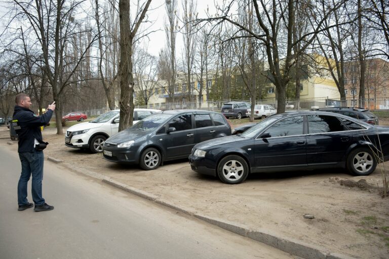 У Києві почали масово штрафувати за парковку в дворах - today.ua