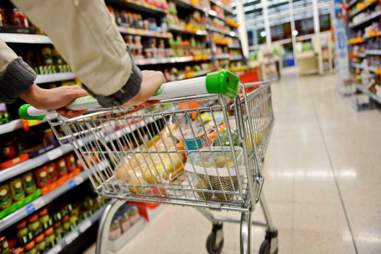 В Україні переписали ціни на сало, яйця, гречку, рис, цукор та олію: скільки коштують продукти на початку грудня - today.ua