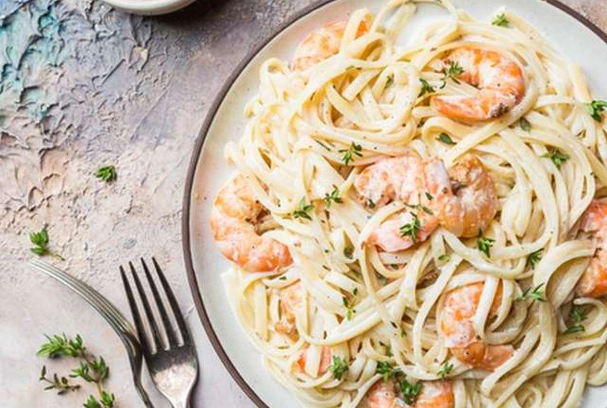 Медики назвали список продуктів, які небезпечно вживати з молоком - today.ua