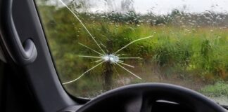 Трещина на лобовом стекле автомобиля – не причина для штрафа - today.ua