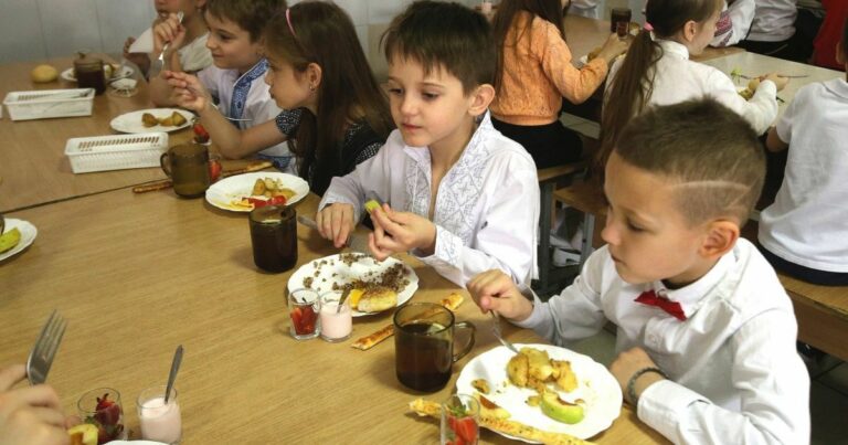 Меню в украинских школах с 1 сентября: Елена Зеленская рассказала, что будет меньше хлеба и сахара - today.ua