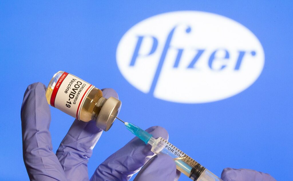 В Украину прибыла новая партия вакцины Pfizer: кто первый в очереди на прививку 