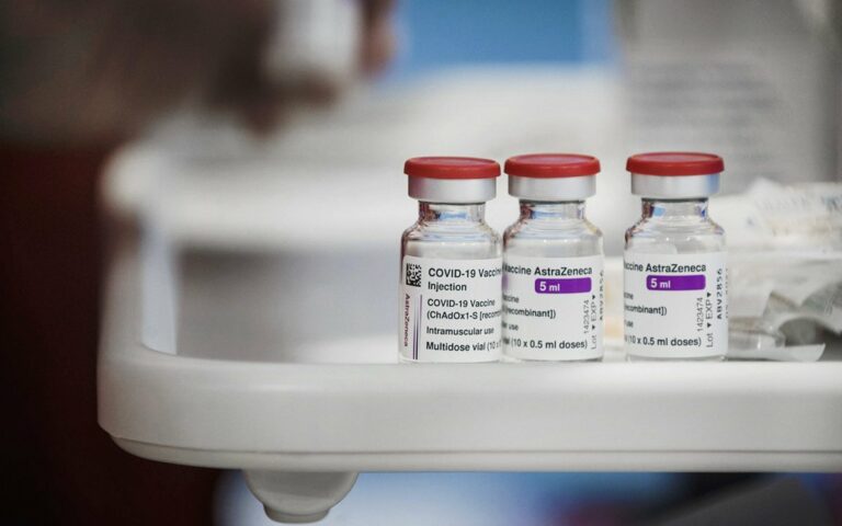 У світі обмежують застосування вакцини AstraZeneca: відома причина - today.ua