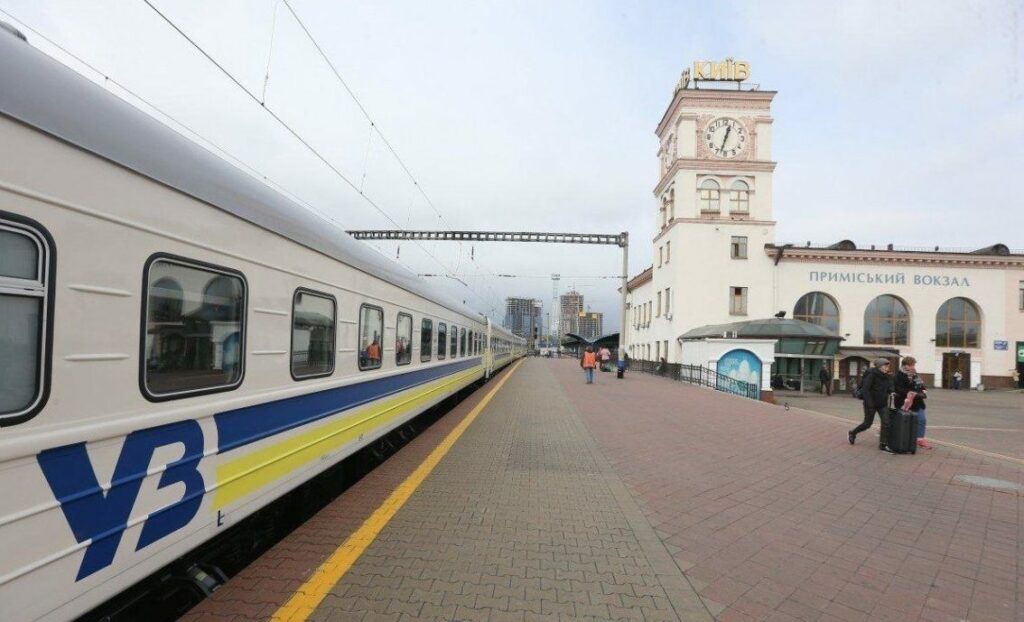 “Укрзализныця“ отменила ряд поездов и изменила график работы 