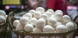 В Україні перед Великоднем знизились ціни на яйця і масло - today.ua