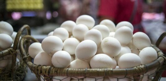 В Україні перед Великоднем знизились ціни на яйця і масло - today.ua