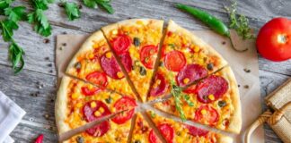 Домашняя пицца на тонком тесте за полчаса: простой и быстрый рецепт - today.ua
