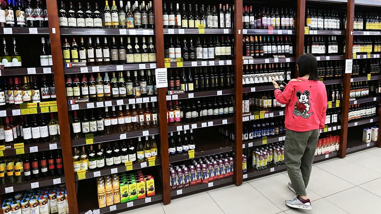 В Україні підвищать ціни на алкоголь: які напої подорожчають і на скільки