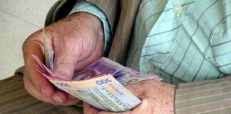 Украинцам объяснили, почему не выплачивают положенную по закону надбавку к пенсии - today.ua
