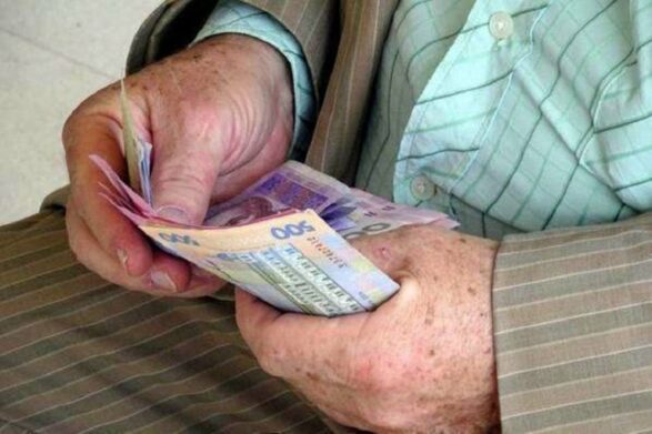 Українцям пояснили, чому не виплачують належну за законом надбавку до пенсії - today.ua