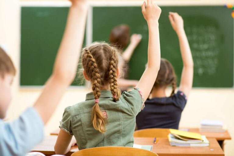 В Україні не приймають дітей в 10 класи: шкільна реформа викликала паніку серед батьків - today.ua