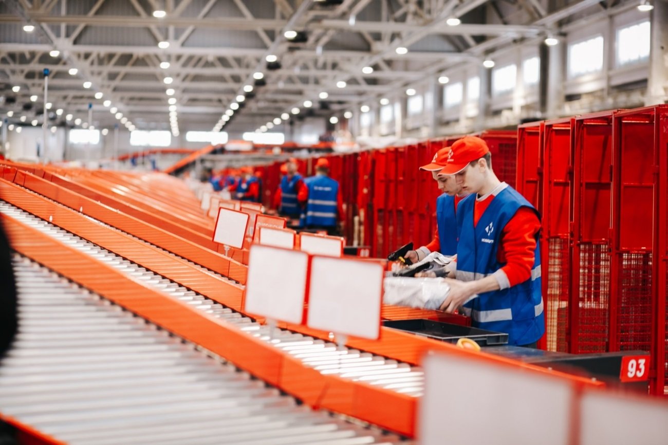 ПриватБанк, Укрпочта и Новая почта изменили график работы на выходные 9 и 10 мая