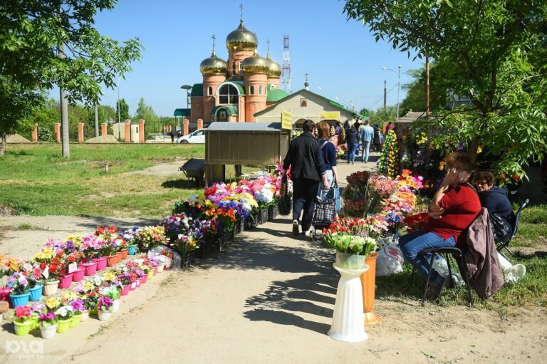 Радониця 2021: що можна і що заборонено робити в день поминання покійних - today.ua