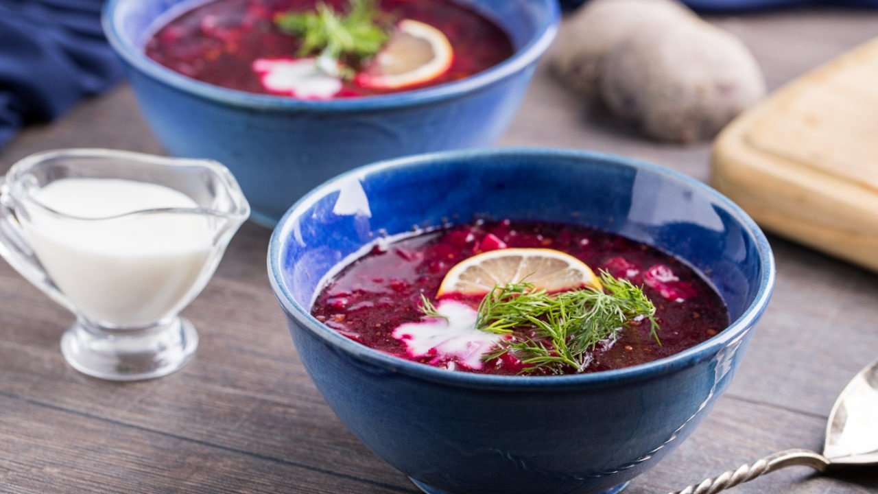 Холодный борщ на скорую руку: рецепт самого лучшего блюда на обед в жаркое время года